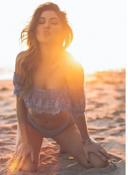 Mỹ nhân làng UFC tung ảnh 'thả rông' vòng 1 siêu 'bốc lửa' ảnh 4