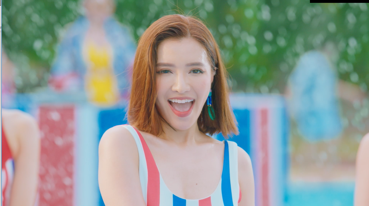 Không chỉ có trai đẹp 6 múi, MV mới của Bích Phương còn bất ngờ xuất hiện cả BigDaddy ảnh 1