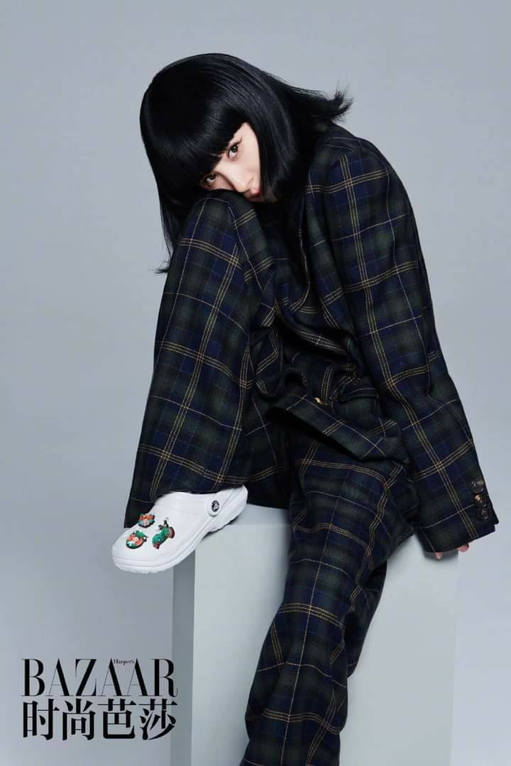 Dương Mịch cá tính với tóc ma-nơ-canh, sánh đôi cùng Bạch Vũ trên Harper's BAZAAR ảnh 3