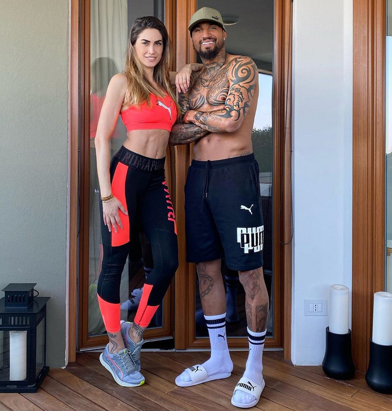 Vẻ đẹp nóng bỏng của siêu mẫu Italy phá sức chồng cầu thủ ảnh 3