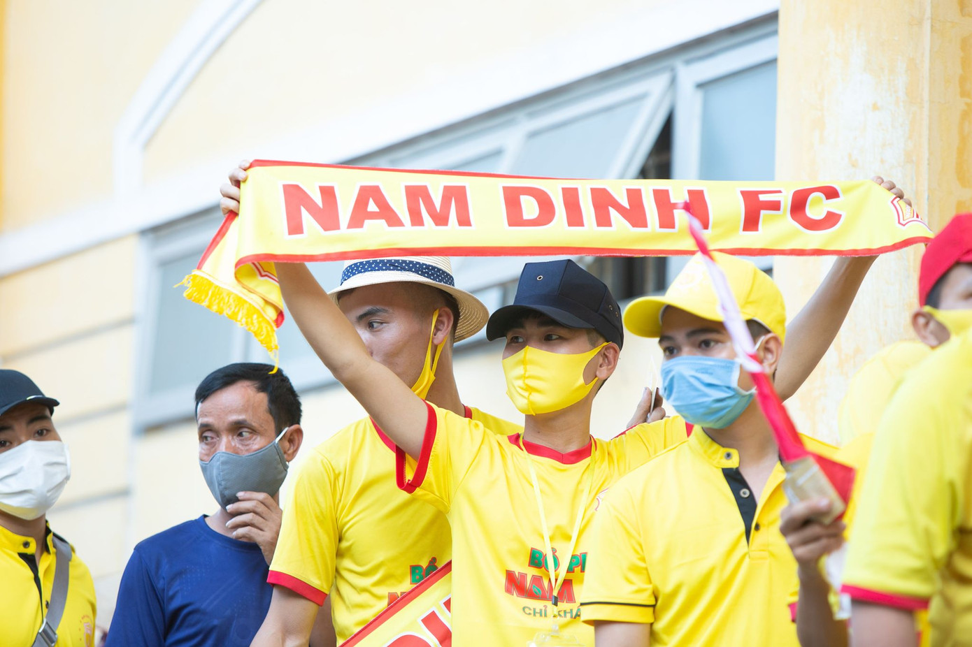 CĐV Nam Định hào hứng với trận đấu 'đông nhất thế giới' ảnh 9