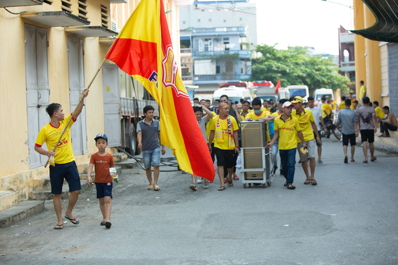 CĐV Nam Định hào hứng với trận đấu 'đông nhất thế giới' ảnh 6