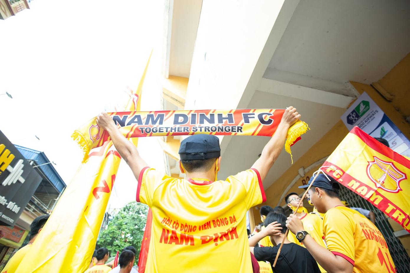 CĐV Nam Định hào hứng với trận đấu 'đông nhất thế giới' ảnh 7