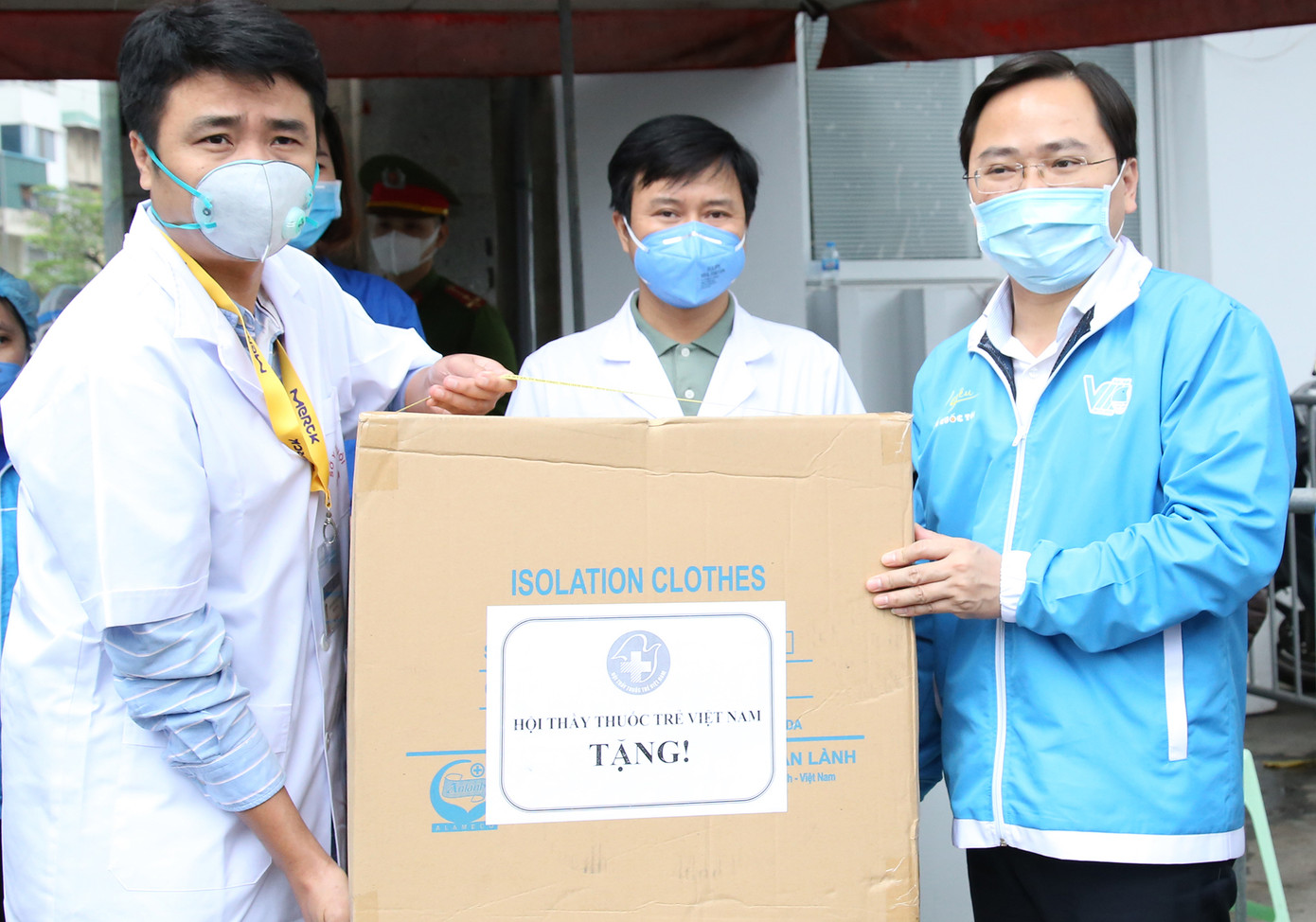 Mang Tết về nhà, tặng vé máy bay ô tô khứ hồi cho người lao động khó khăn ảnh 19 Mang Tết về nhà, tặng vé máy bay ô tô khứ hồi cho người lao động khó khăn ảnh 19