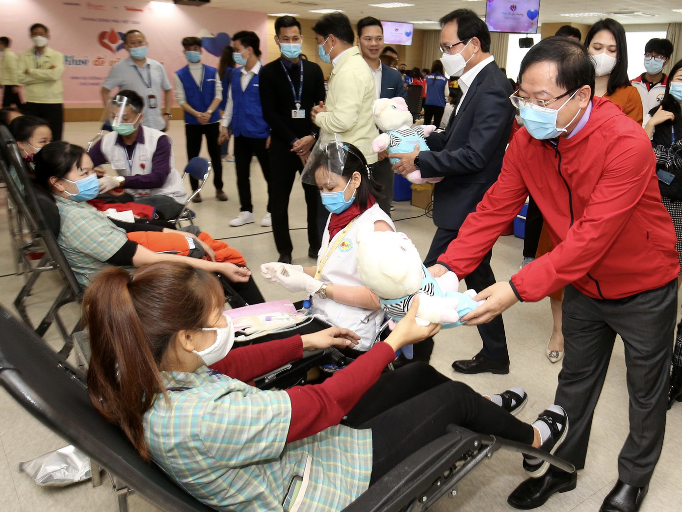 Samsung Thái Nguyên sôi động hiến máu hưởng ứng chương trình Chủ nhật Đỏ 2021 ảnh 9