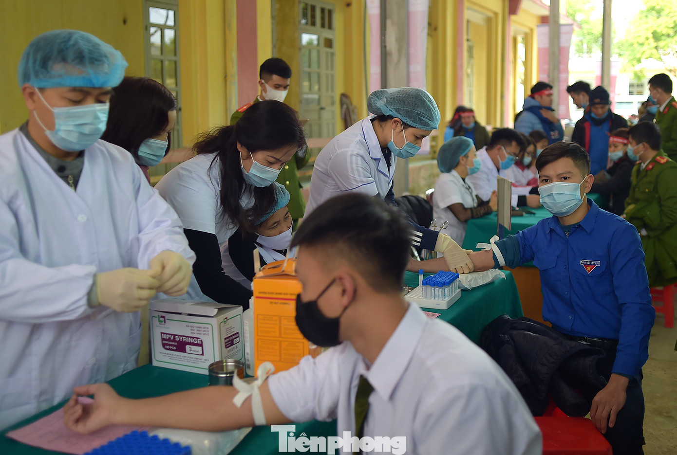 Tuổi trẻ Yên Bái xua tan giá rét, hiến máu cứu người ảnh 9