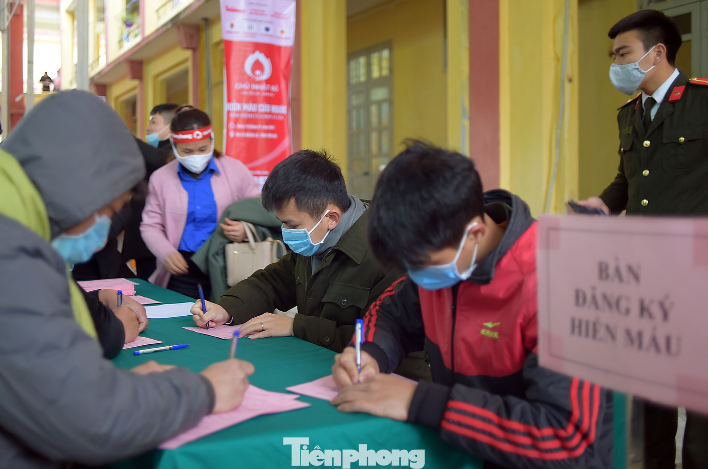Tuổi trẻ Yên Bái xua tan giá rét, hiến máu cứu người ảnh 6