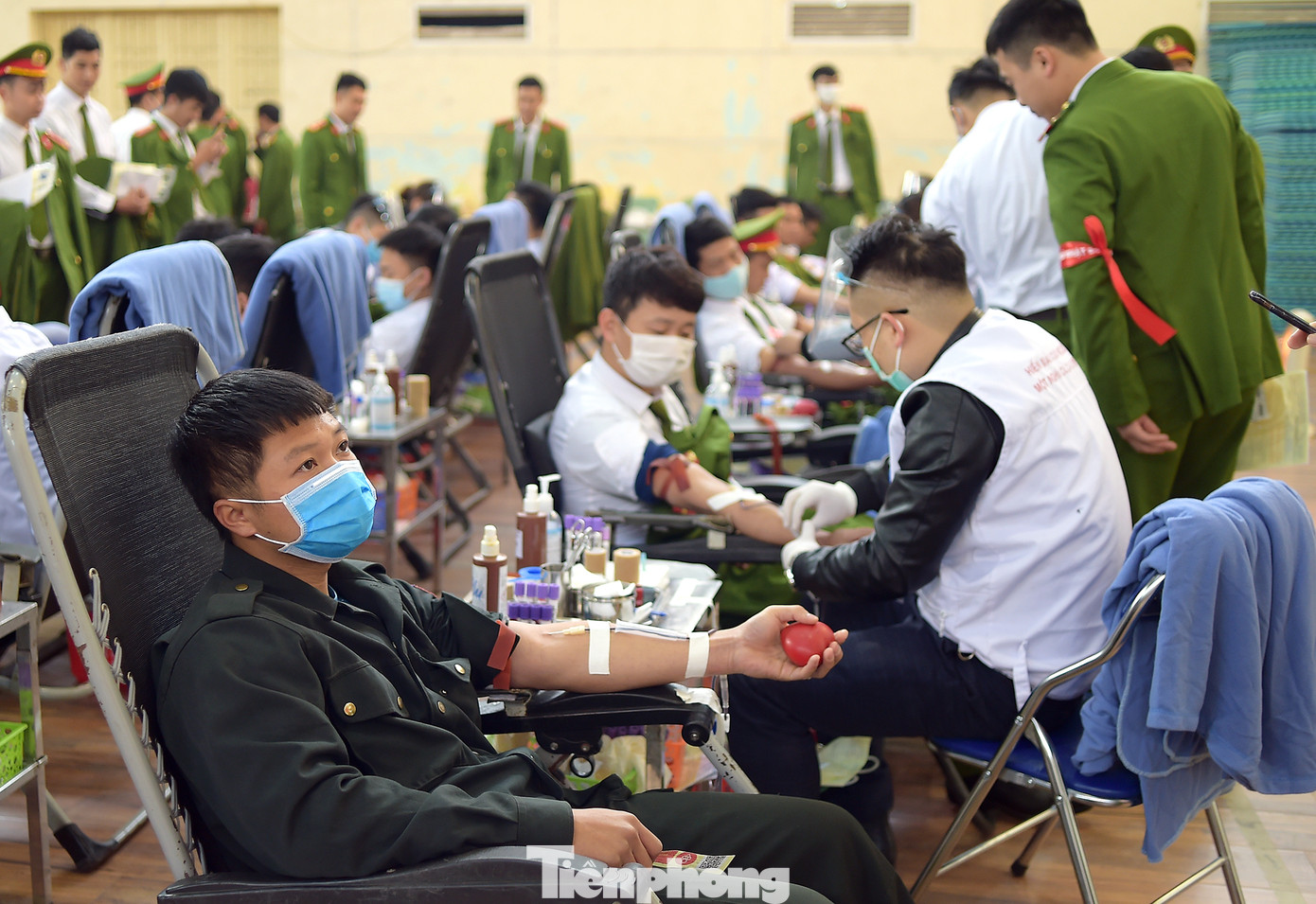 'Bóng hồng' Học viện Cảnh sát Nhân dân sẻ chia giọt hồng lan tỏa Chủ nhật Đỏ ảnh 10