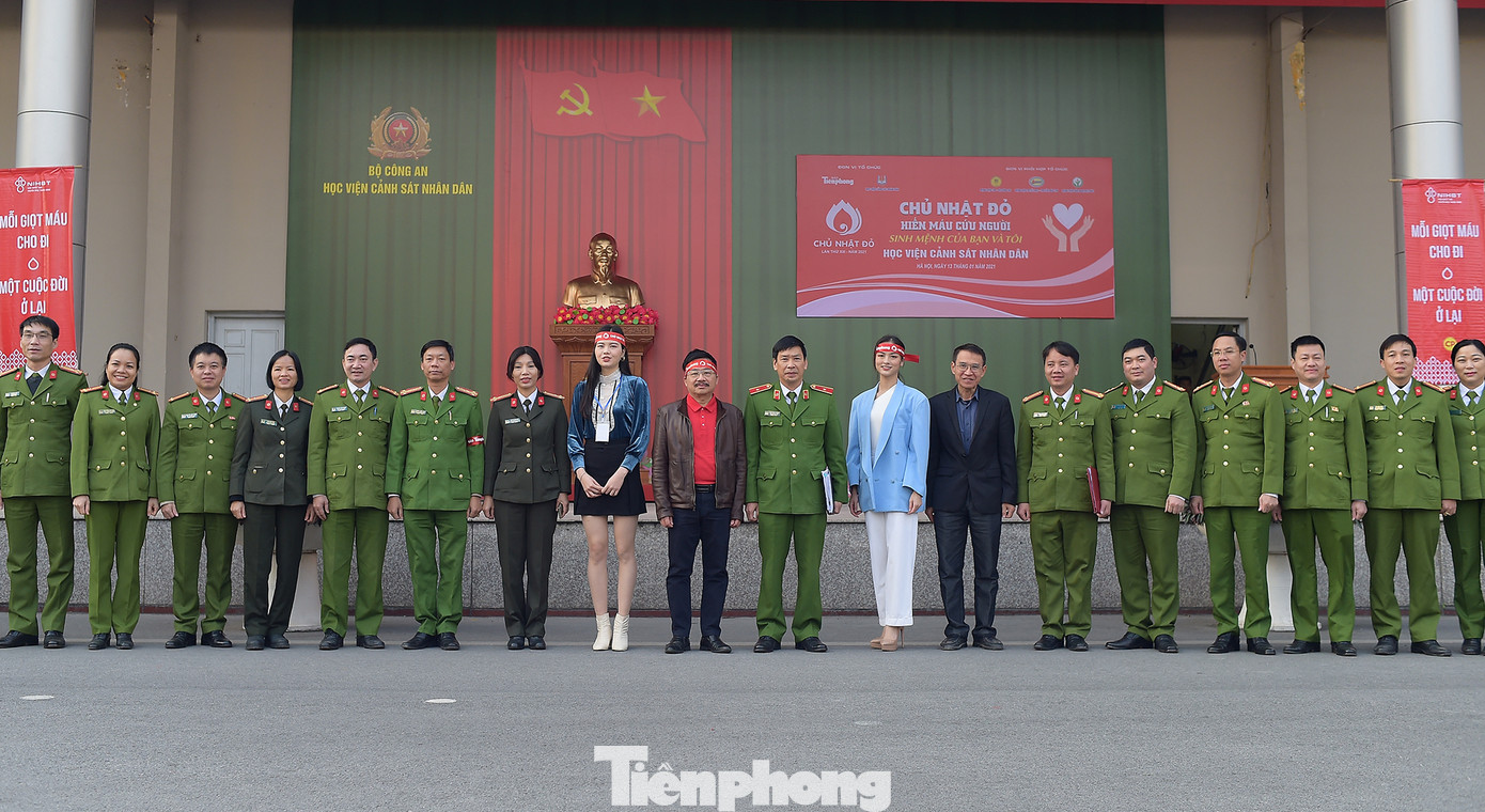 'Bóng hồng' Học viện Cảnh sát Nhân dân sẻ chia giọt hồng lan tỏa Chủ nhật Đỏ ảnh 6