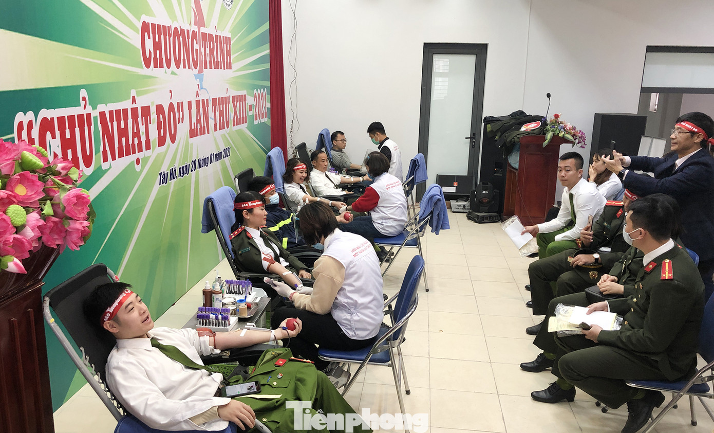 Tuổi trẻ Công an Thủ đô sẻ chia giọt máu tiếp sức Chủ nhật Đỏ 2021 ảnh 9