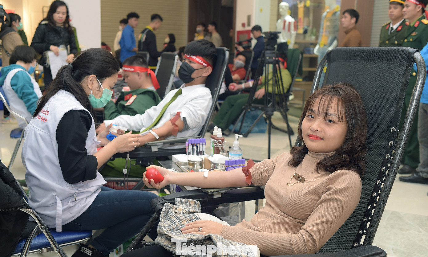 Chủ nhật Đỏ tại Hòa Bình tiếp nhận đơn vị máu vượt dự kiến ảnh 14