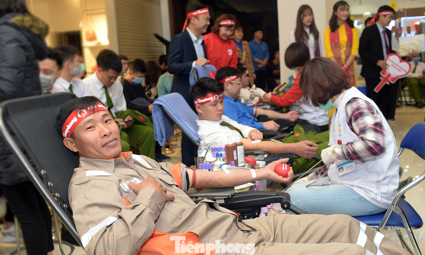 Chủ nhật Đỏ tại Hòa Bình tiếp nhận đơn vị máu vượt dự kiến ảnh 9