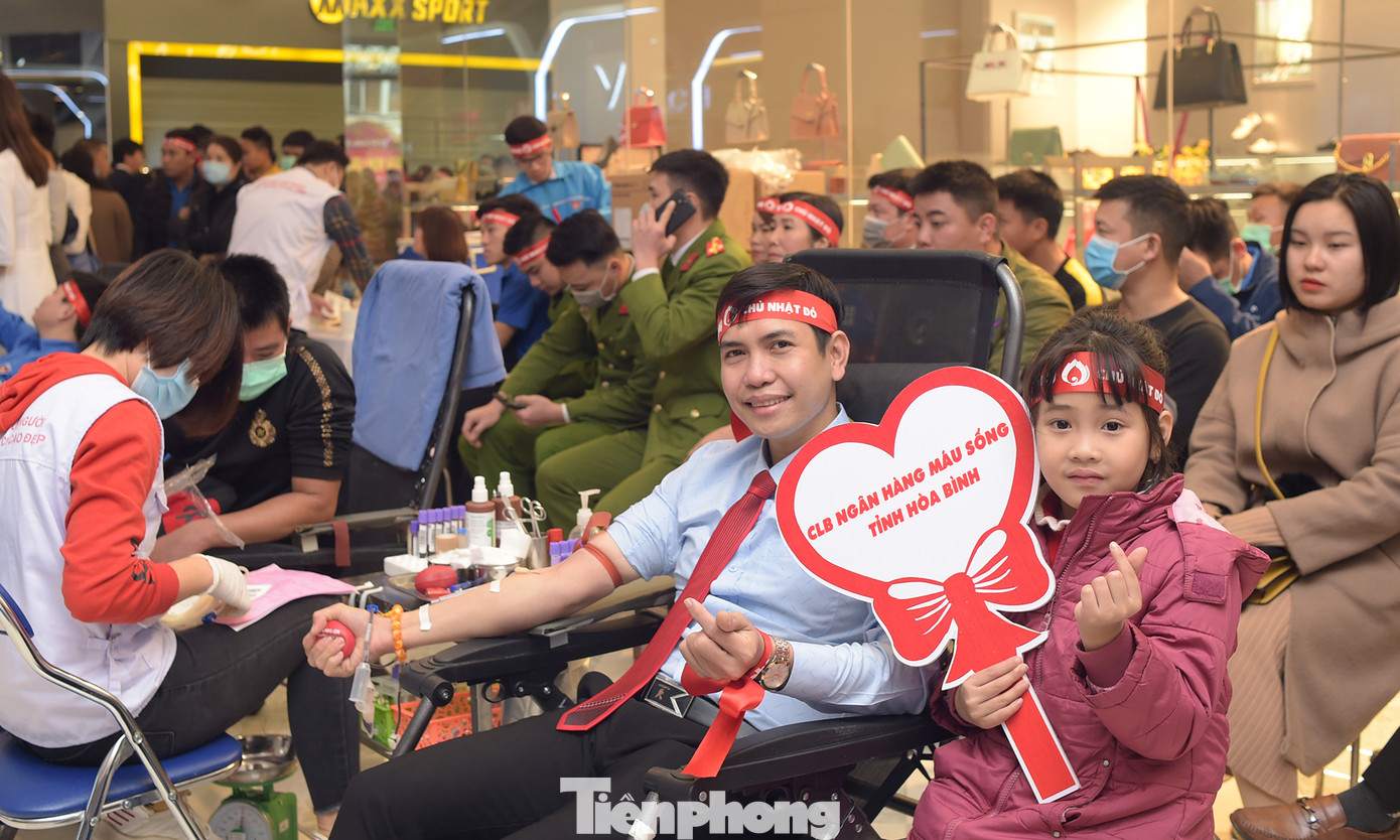 Chủ nhật Đỏ tại Hòa Bình tiếp nhận đơn vị máu vượt dự kiến ảnh 13