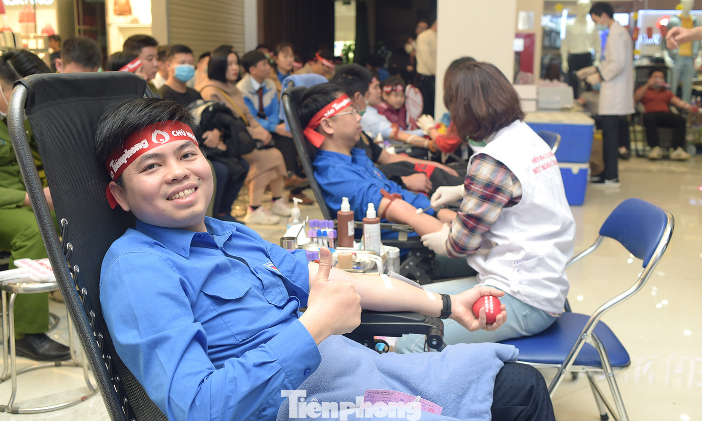 Chủ nhật Đỏ tại Hòa Bình tiếp nhận đơn vị máu vượt dự kiến ảnh 11