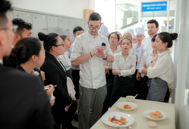 Liên thông 1 năm tại Việt Nam, nhận bằng Cử nhân Quản trị nhà hàng của ĐH CY Cergy-Paris ảnh 1