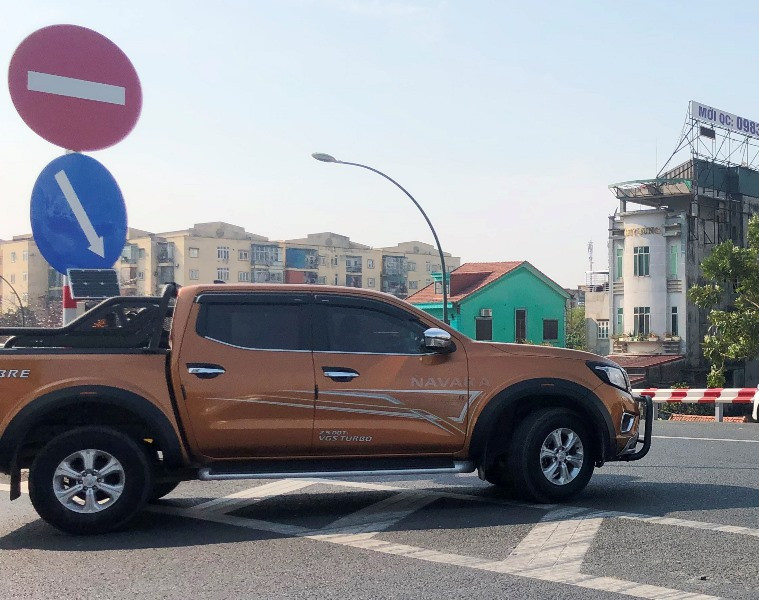 Cầu Thăng Long tắc kéo dài, đường trên cao thiếu điểm lên xuống ảnh 7