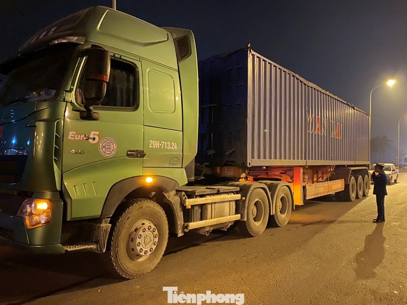 Cầu Thăng Long lập chốt kiểm soát xe quá tải thế nào? ảnh 6