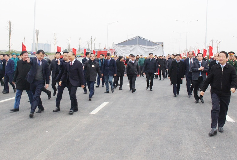 Thủ tướng cắt băng thông xe nút giao Vành đai 3 - Cao tốc Hà Nội - Hải Phòng ảnh 1