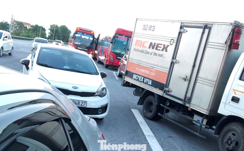 Yêu cầu xả trạm BOT nếu ùn tắc kéo dài từ 700 mét ảnh 1