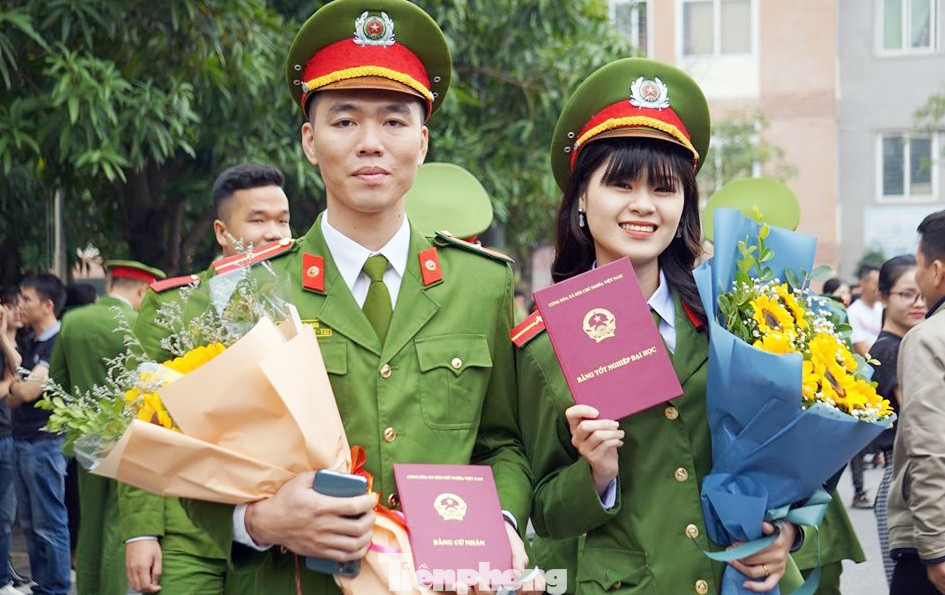 4 thủ khoa đầu ra Học viện Cảnh sát được phong vượt cấp bậc hàm ảnh 2