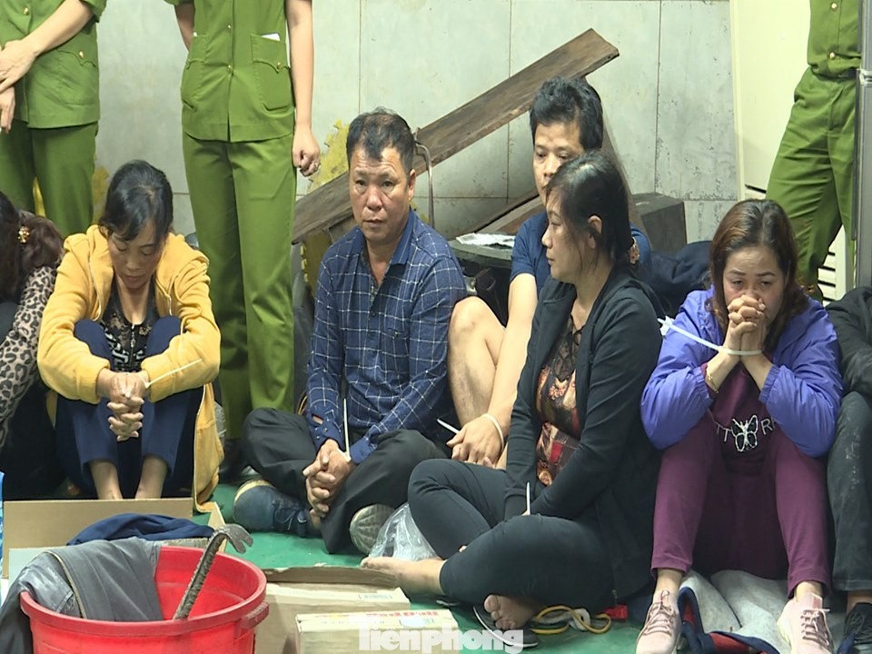 Cận cảnh sới bạc dưới hầm ngầm ở Vĩnh Phúc bị cảnh sát triệt phá ảnh 9