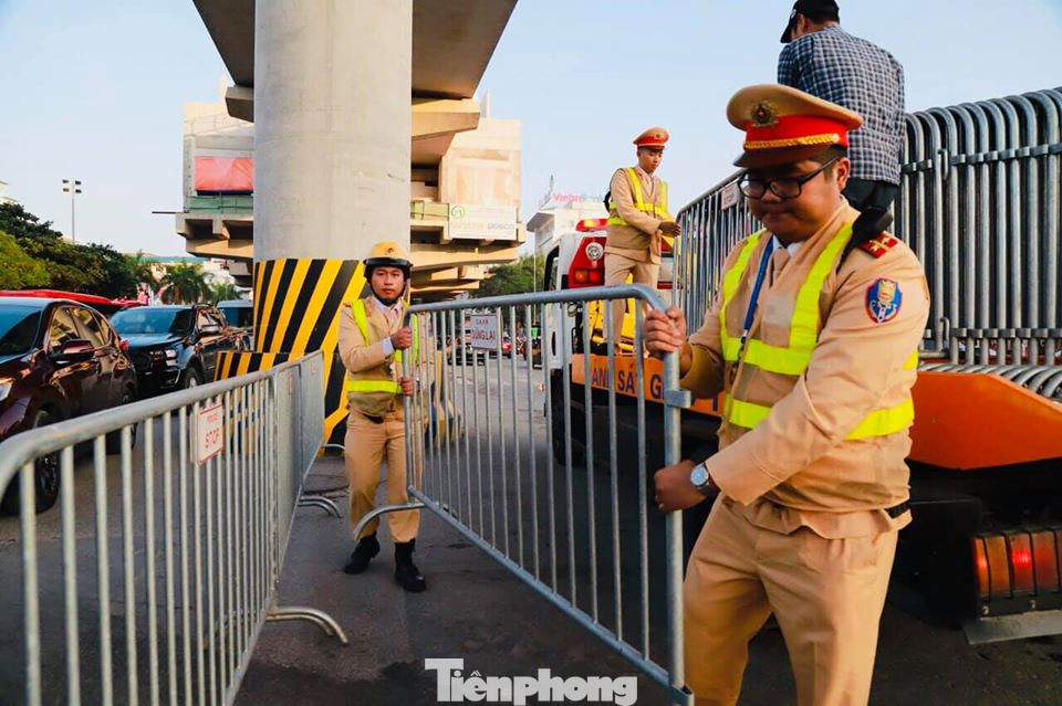 Cảnh sát soi an ninh, kiểm soát nhiều vòng tại sân Mỹ Đình ảnh 9