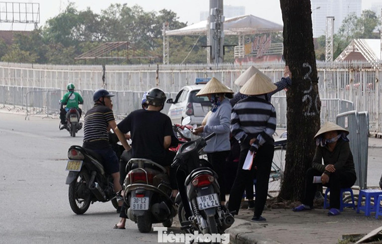 Dân phe 'hét vé' trận Việt Nam - Thái Lan gấp 10 lần giá gốc ảnh 7