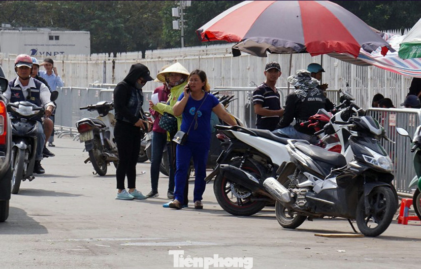 Dân phe 'hét vé' trận Việt Nam - Thái Lan gấp 10 lần giá gốc ảnh 11