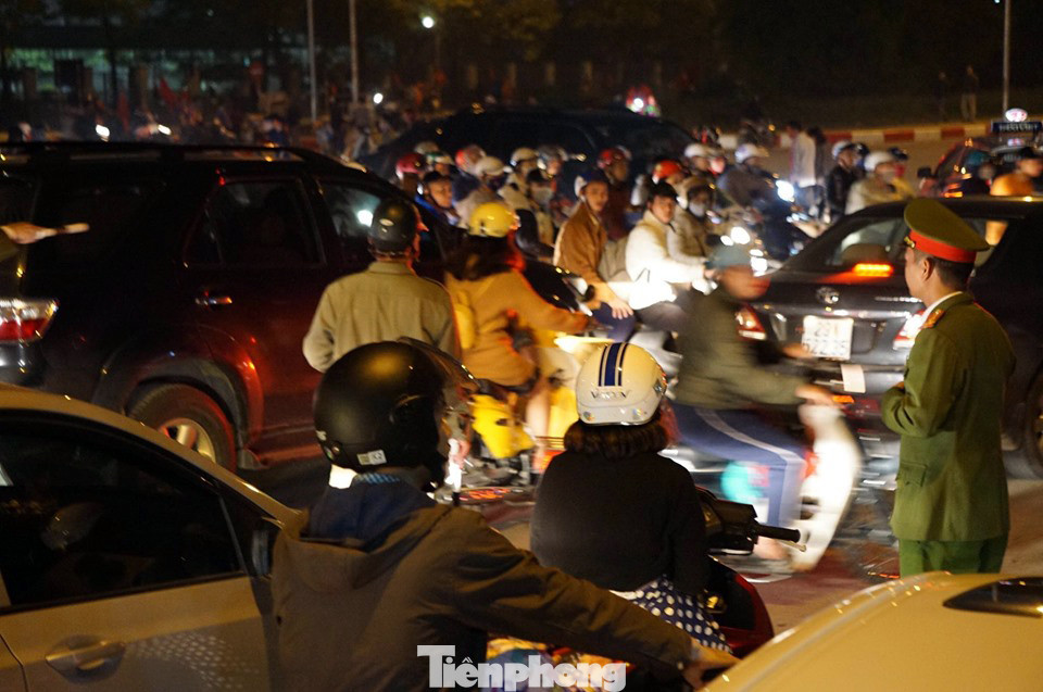 Hạn chế phương tiện 23 tuyến phố khi diễn ra trận Việt Nam - Thái Lan ảnh 1