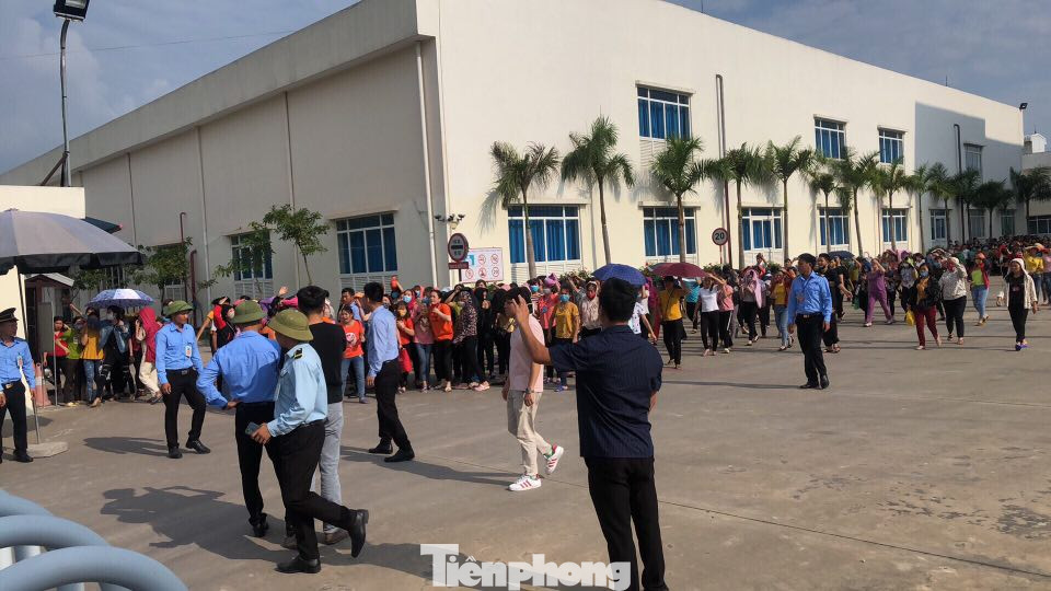 Công an điều tra vụ hàng trăm công nhân ở Vĩnh Phúc nhập viện nghi ngộ độc ảnh 1