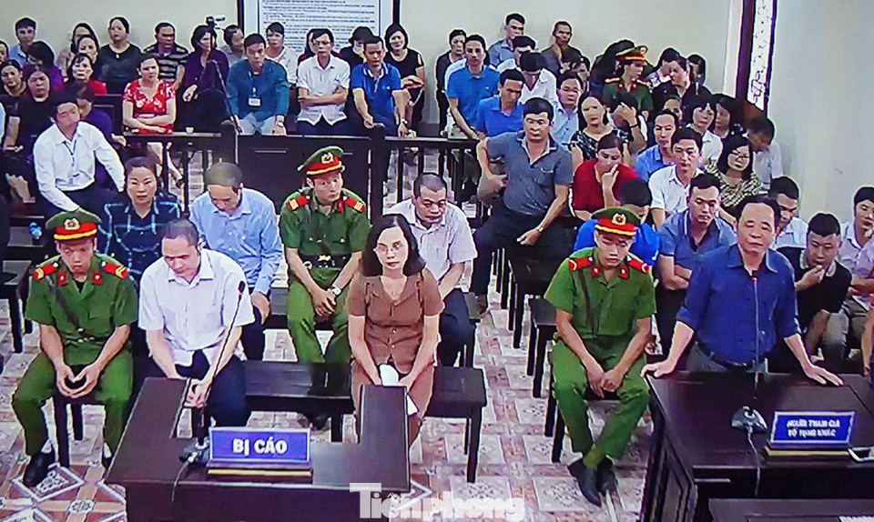 Vụ gian lận thi Hà Giang: Bị cáo khai có thể nhờ rất nhiều người nâng điểm ảnh 1