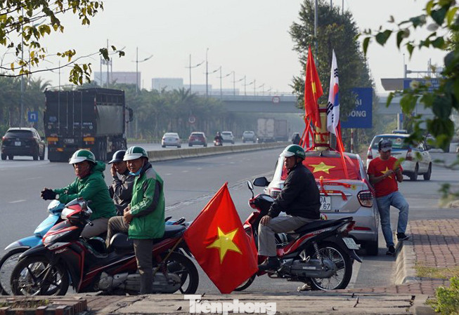 An ninh thắt chặt quanh sân bay Nội Bài trước giờ đón các nhà vô địch SEA Games ảnh 4