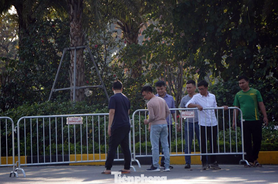 An ninh thắt chặt quanh sân bay Nội Bài trước giờ đón các nhà vô địch SEA Games ảnh 3