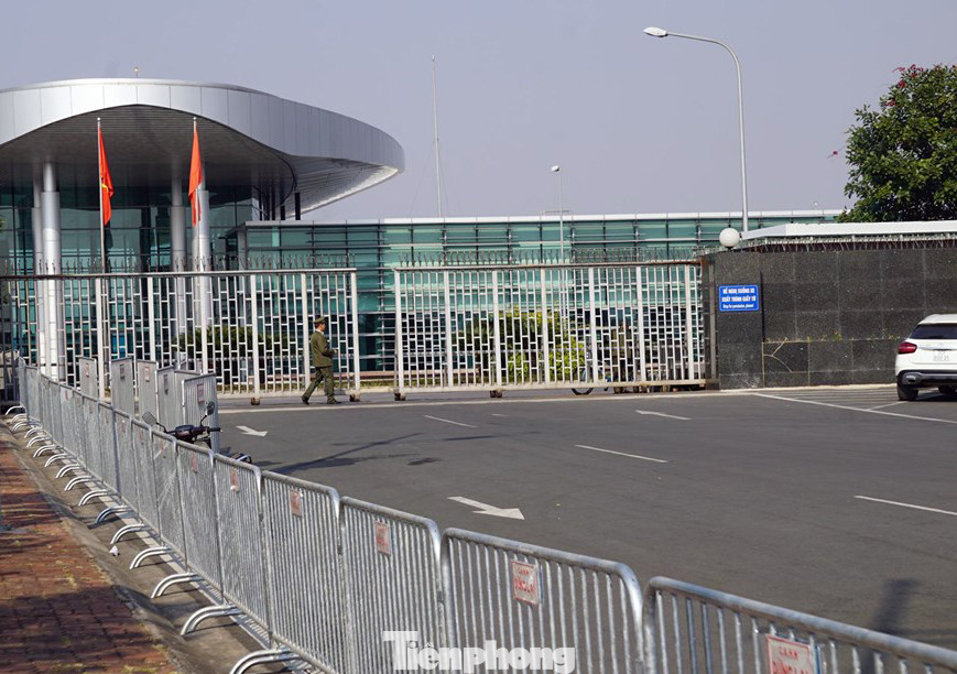 An ninh thắt chặt quanh sân bay Nội Bài trước giờ đón các nhà vô địch SEA Games ảnh 9