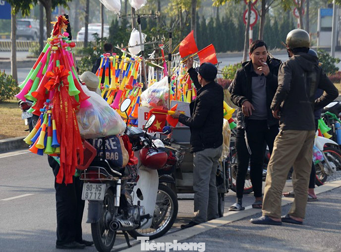 An ninh thắt chặt quanh sân bay Nội Bài trước giờ đón các nhà vô địch SEA Games ảnh 5