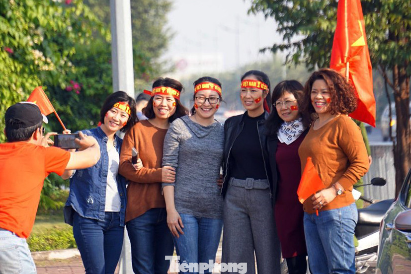 An ninh thắt chặt quanh sân bay Nội Bài trước giờ đón các nhà vô địch SEA Games ảnh 8