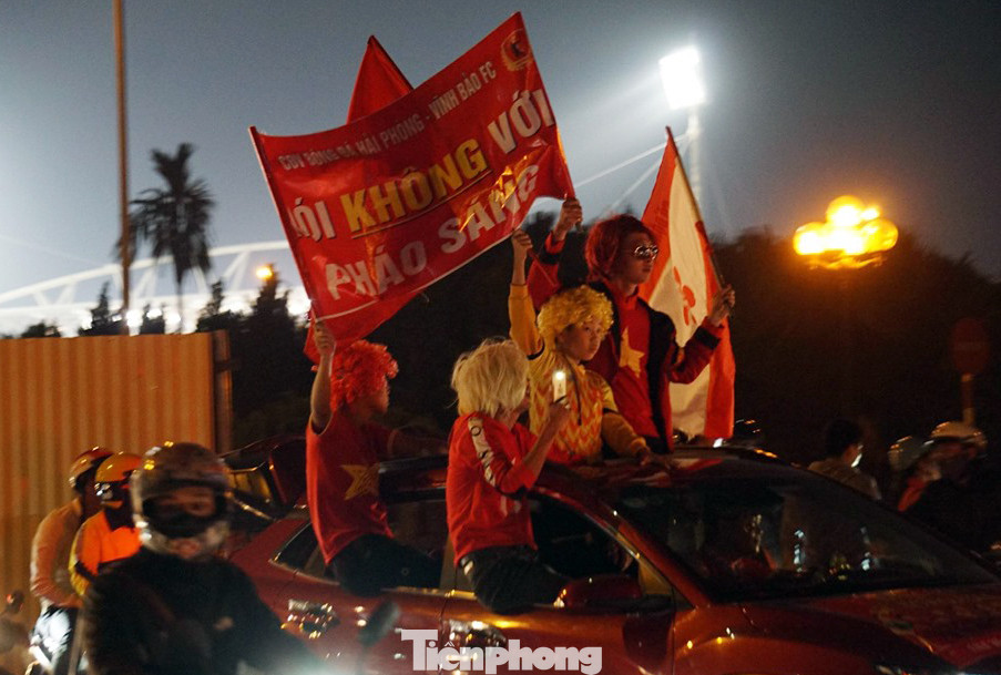 An ninh thắt chặt quanh sân Mỹ Đình trước giờ bóng lăn ảnh 9