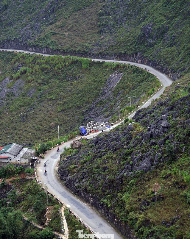 Choáng ngợp cung đường Hạnh Phúc giữa núi non hùng vĩ ở Mã Pì Lèng ảnh 3