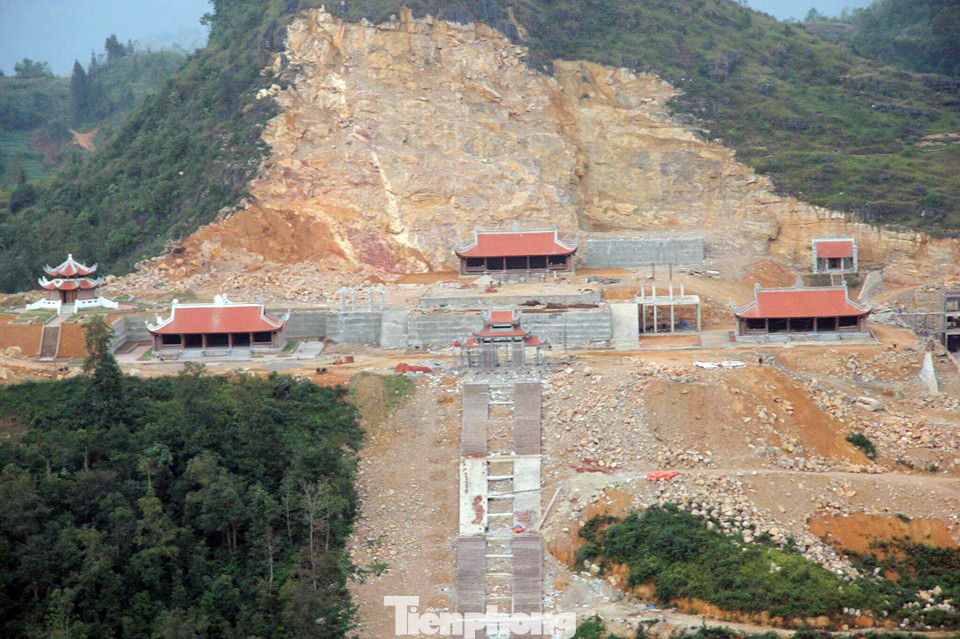 Tạm đình chỉ, tổng kiểm tra siêu dự án 'bạt núi' làm du lịch ở cột cờ Lũng Cú ảnh 1