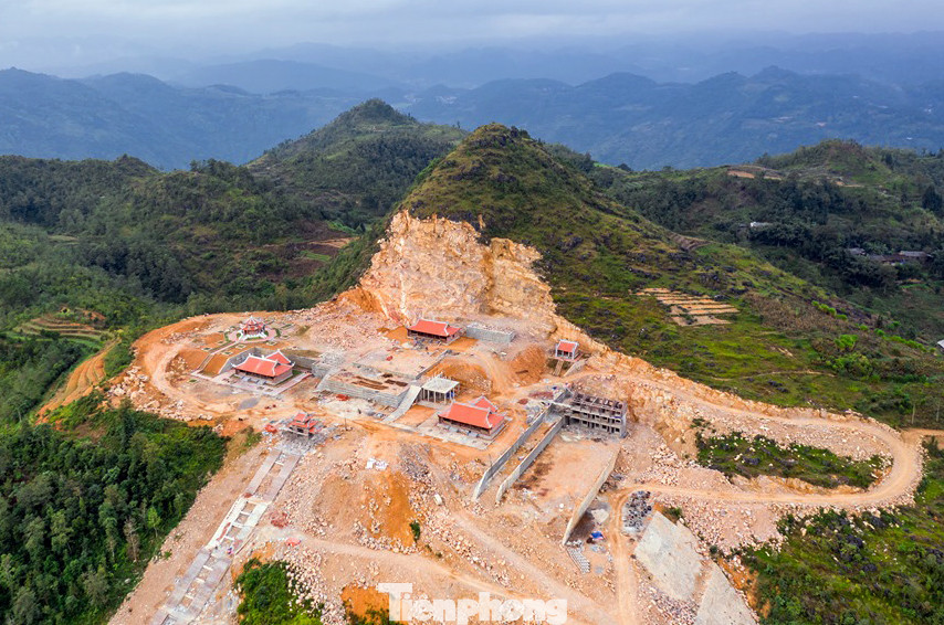 Tạm đình chỉ, tổng kiểm tra siêu dự án 'bạt núi' làm du lịch ở cột cờ Lũng Cú ảnh 2