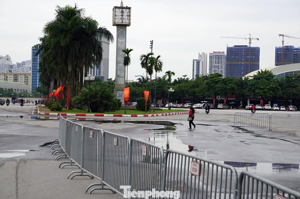 Cảnh sát dựng rào chuẩn bị trước giờ bóng lăn trận Việt Nam - Thái Lan ảnh 9