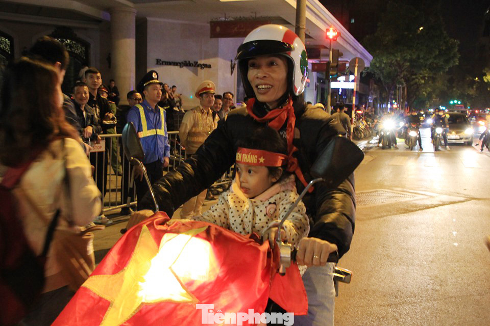 Cảnh sát trắng đêm chống đua sau chiến thắng của Việt Nam trước UAE ảnh 2