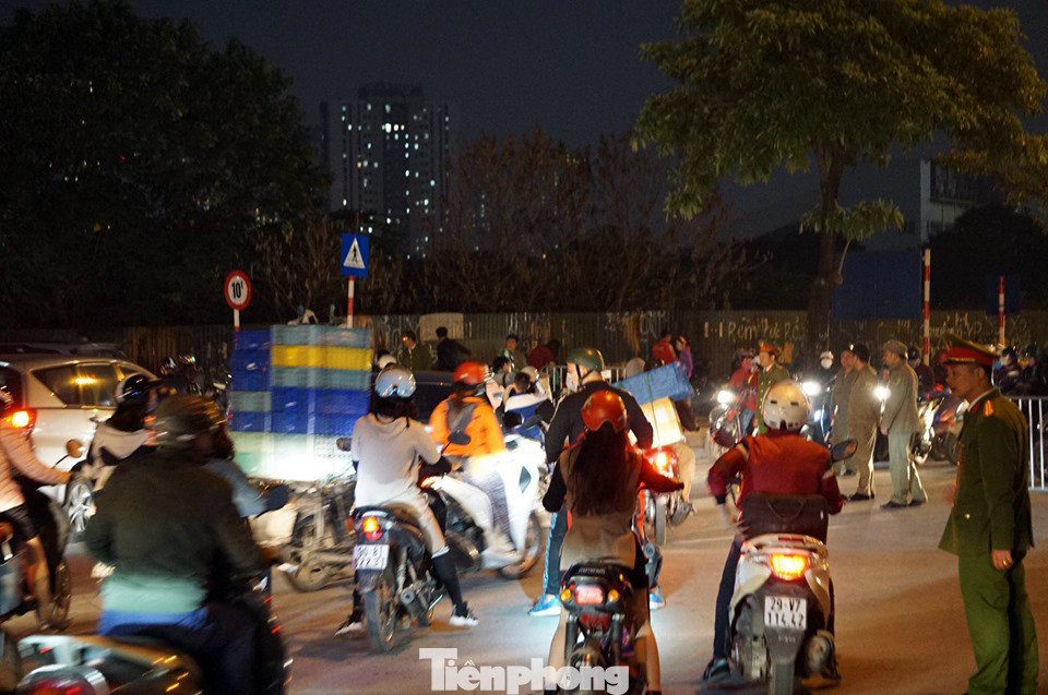 An ninh thắt chặt quanh sân Mỹ Đình trước giờ bóng lăn ảnh 6