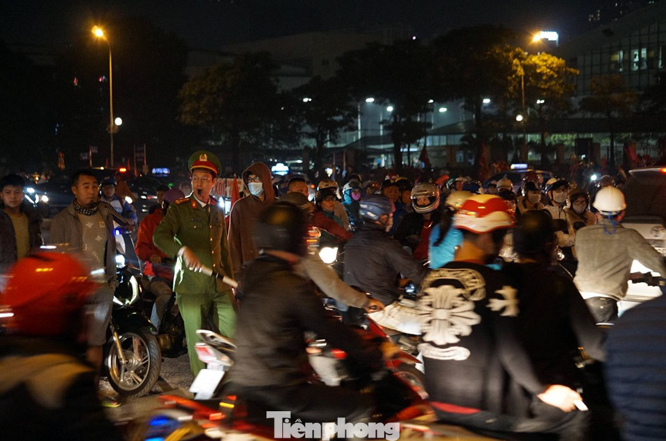 An ninh thắt chặt quanh sân Mỹ Đình trước giờ bóng lăn ảnh 3