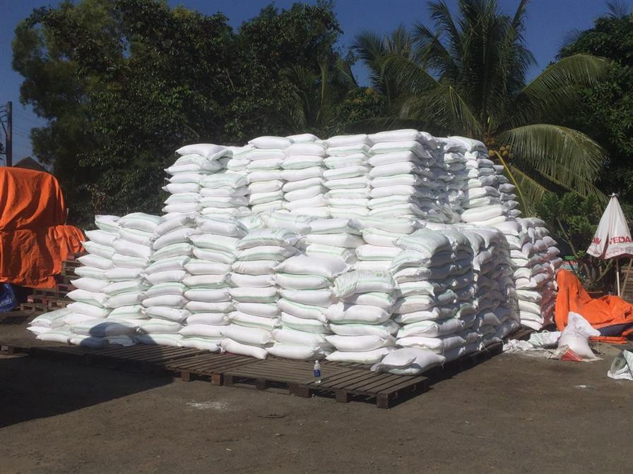 Triệt phá đường dây buôn lậu đường từ Campuchia về Việt Nam ảnh 1