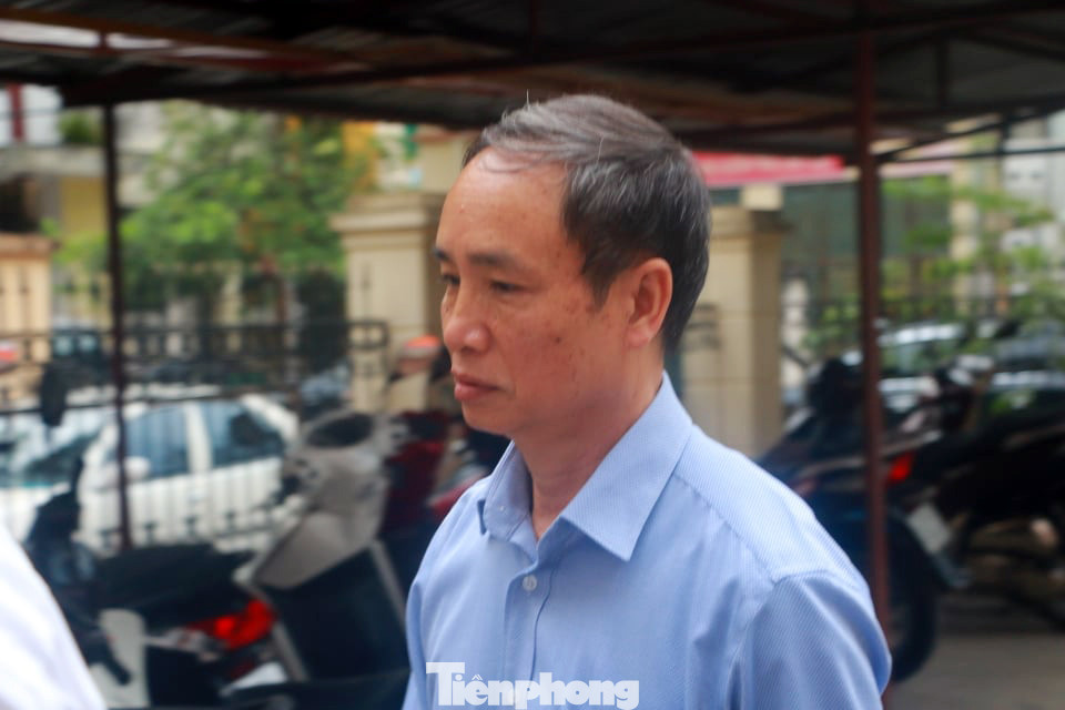 Vợ và em gái ông Triệu Tài Vinh vắng mặt tại tòa xử gian lận thi ở Hà Giang ảnh 4