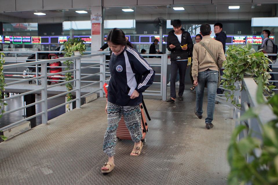 Bến xe 'ế' khách, cửa ngõ Hà Nội thông thoáng chiều cuối năm ảnh 6