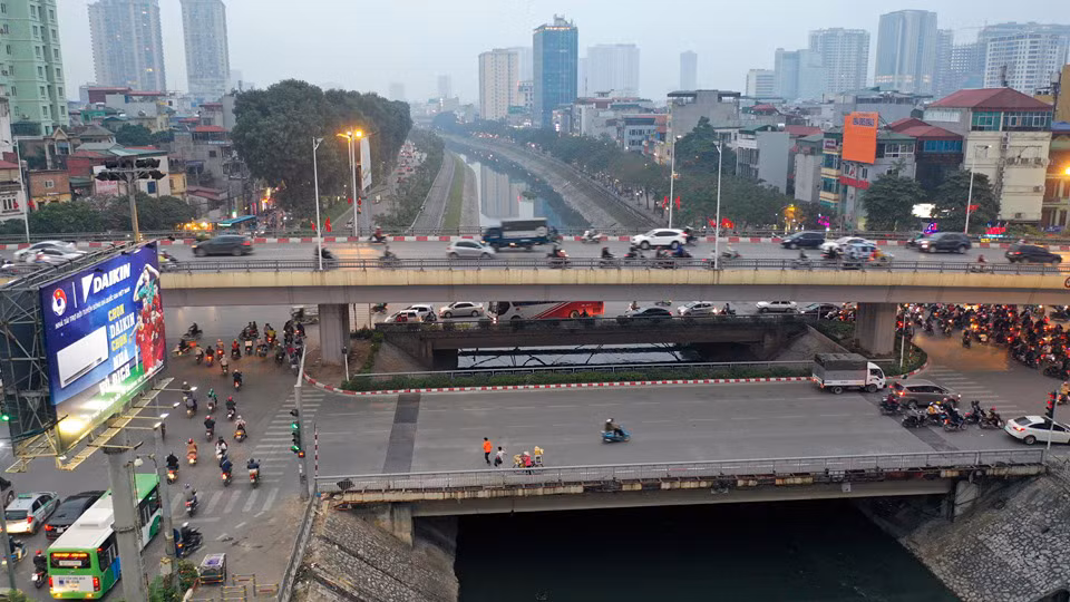 Bến xe 'ế' khách, cửa ngõ Hà Nội thông thoáng chiều cuối năm ảnh 12