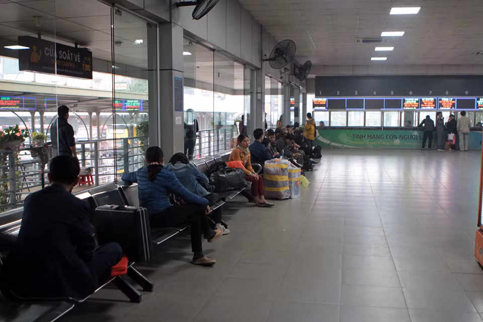 Bến xe 'ế' khách, cửa ngõ Hà Nội thông thoáng chiều cuối năm ảnh 3