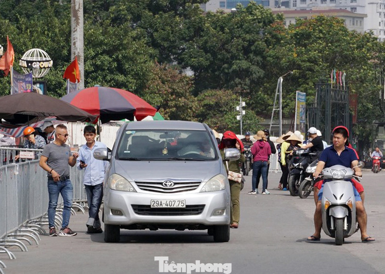 Dân phe 'hét vé' trận Việt Nam - Thái Lan gấp 10 lần giá gốc ảnh 5